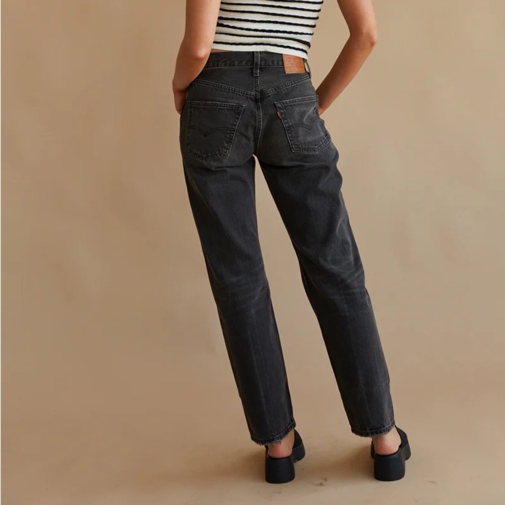 Levi’s High-Waisted Black Jeans